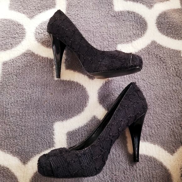 White House Black Market Black Heels - Picture 5 of 9